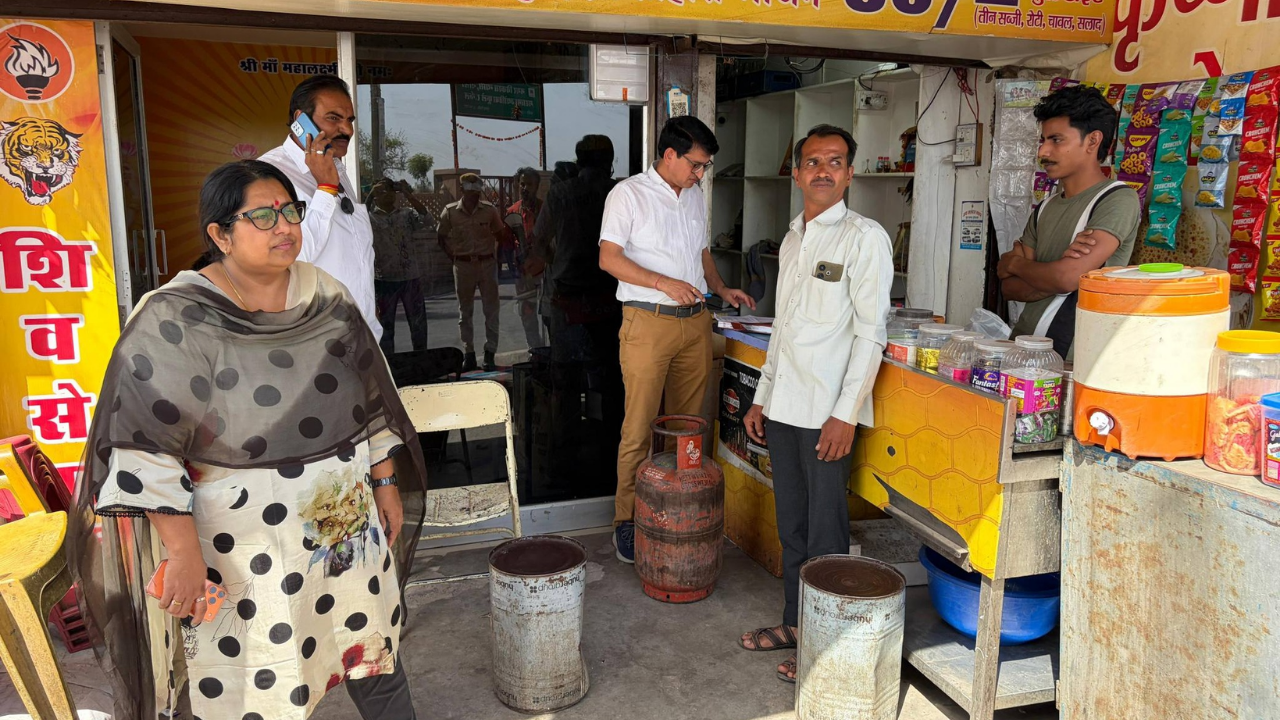 प्रतिष्ठान पर घरेलू गैस सिलेण्डर दुरुपयोग पर हुई कार्यवाही