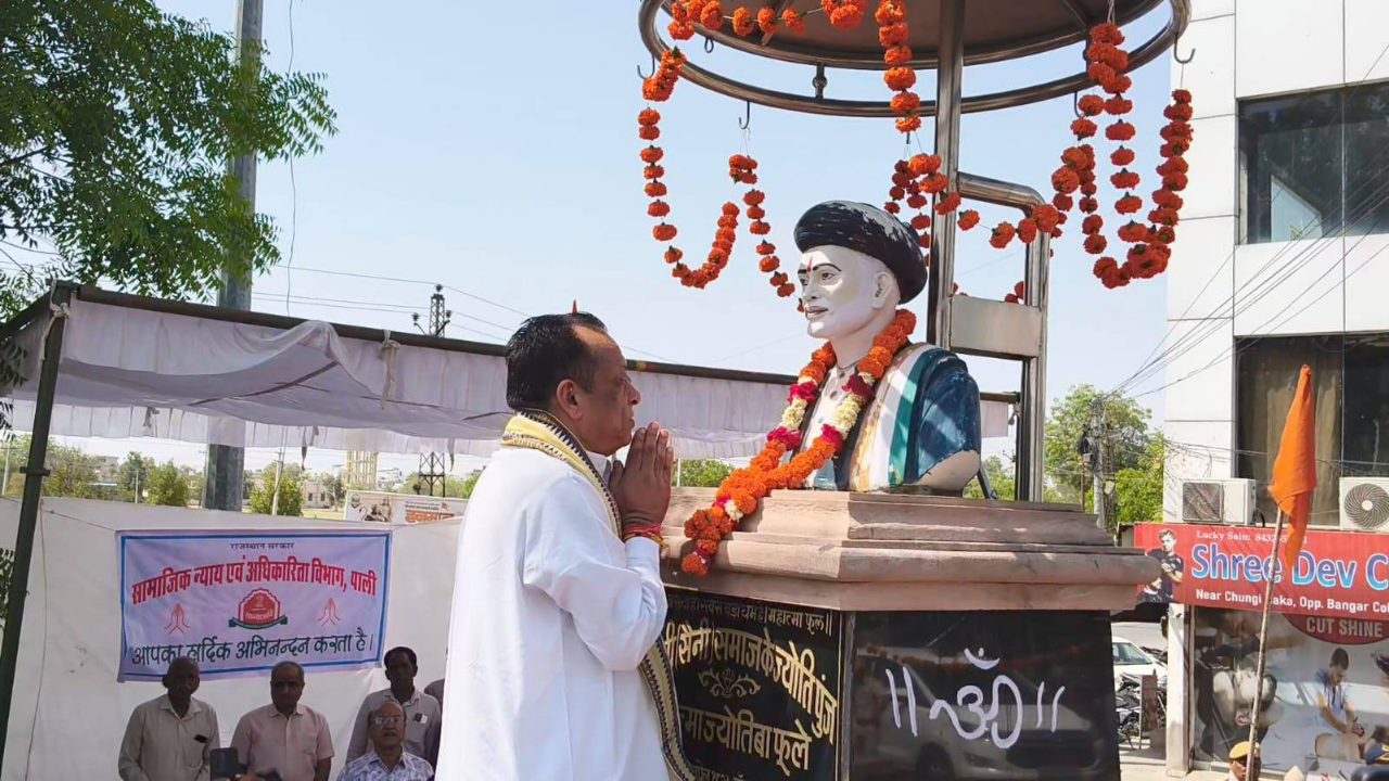 ज्योतिबा फुले जयंती पर कैबिनेट मंत्री कुमावत ने किया माल्यार्पण