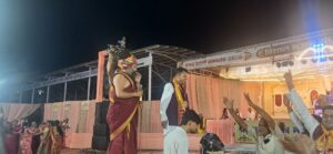 संत प्रकाशदास महाराज सहित भजन कलाकारों की प्रस्तुतियों ने बांधा समां, देर रात तक झूमते रहे श्रद्धालु 2 photo 2026 06 07 23 00 33 2